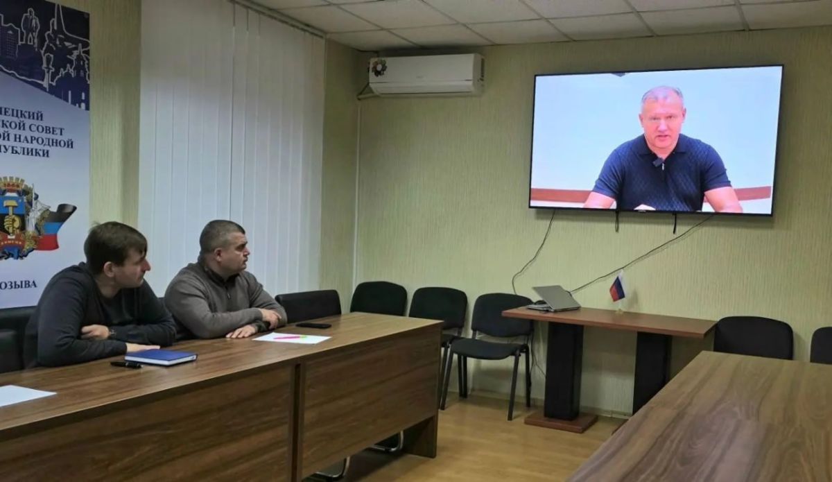 Юрий Атаманов: Со своим заместителем Кириллом Рыбаковым прослушали прямую линию Главы муниципального образования г. о. Донецк Алексея Кулемзина