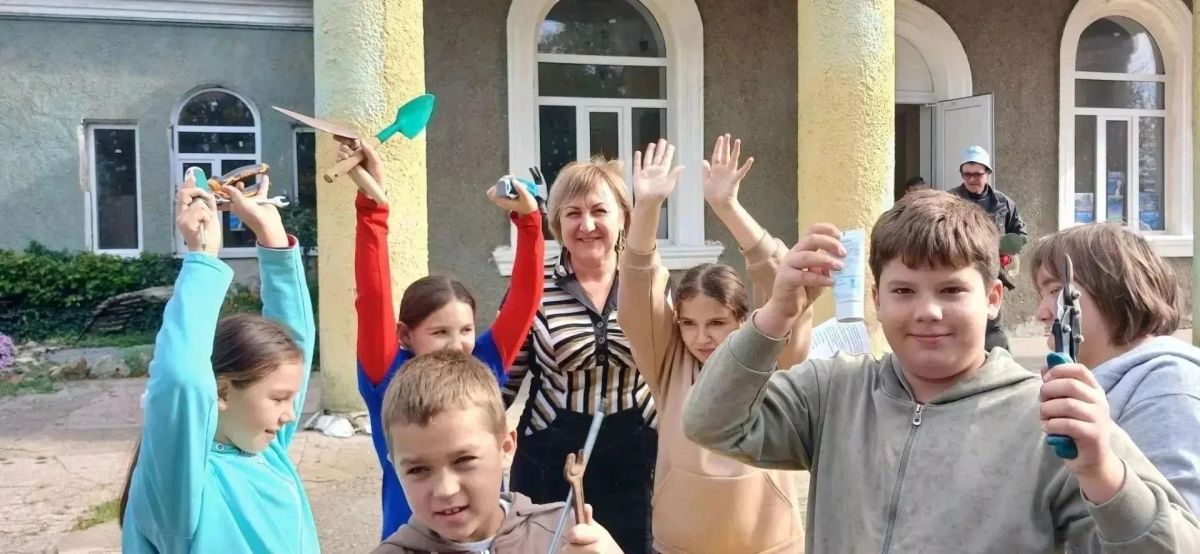 В день семейного праздника, посвященного отцам и их роли в воспитании детей - "День отца в России", сотрудниками сельских Домов культуры и библиотек, с целью воспитания, уважения и благодарности к отцам, укреплению семейных...