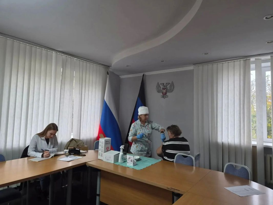 Евгений Поплавский: В рамках национального проекта «Продолжительная и активная жизнь» в нашем округе продолжается прививочная кампания