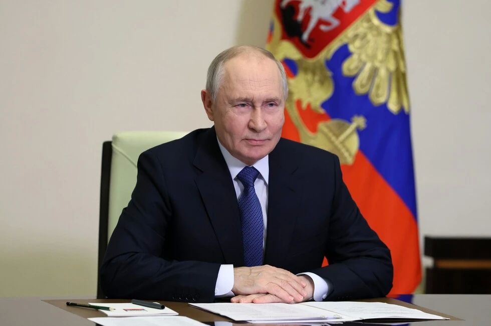Путин обсудил с Совбезом защиту молодежи от деструктивного иностранного влияния