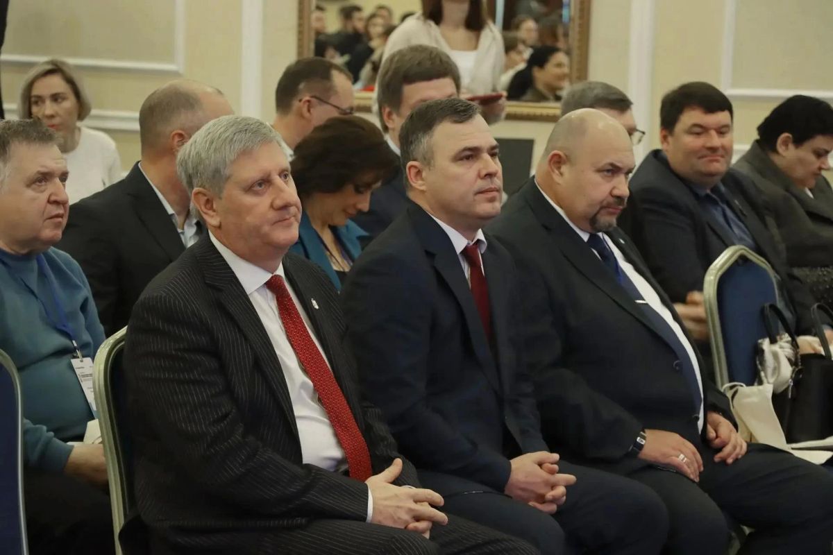 Уникальный опыт военных медиков: депутат Народного Совета ДНР Андрей Боряк принял участие в конференции по травматологии