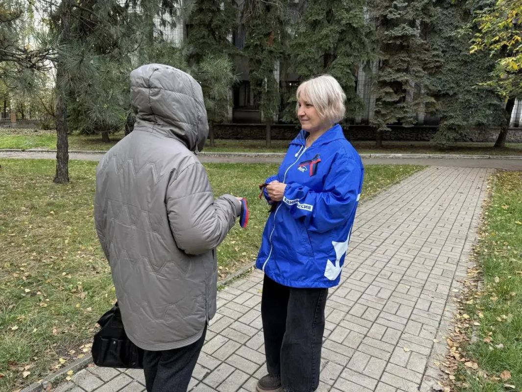 В Советском внутригородском районе городского округа Макеевка состоялась акция «Триколор ДНР»