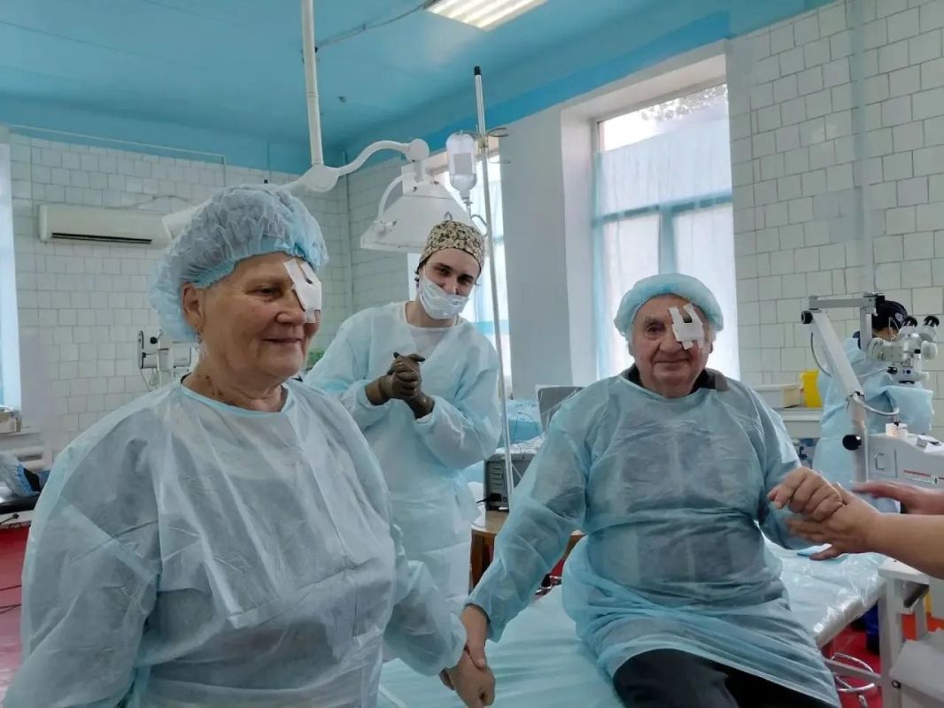 Якутские офтальмологи вернули зрение супружеской паре в городе Кировское