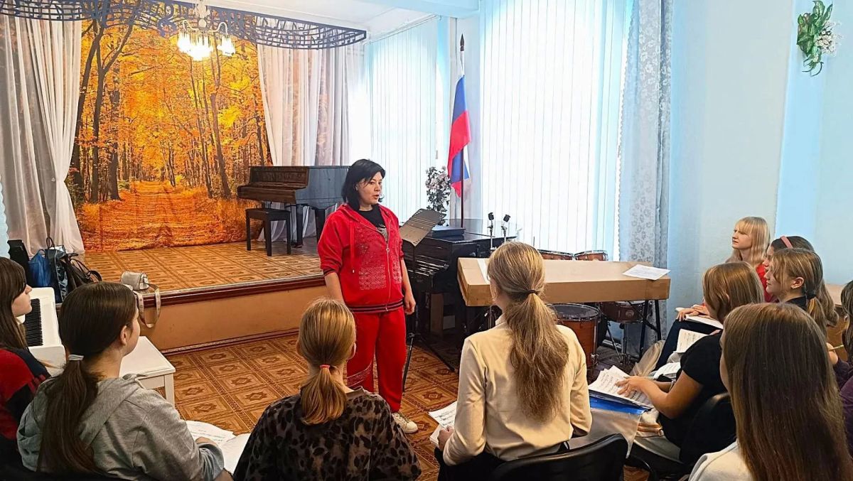 Для юных мариупольцев провели инструктаж по правилам дорожного движения