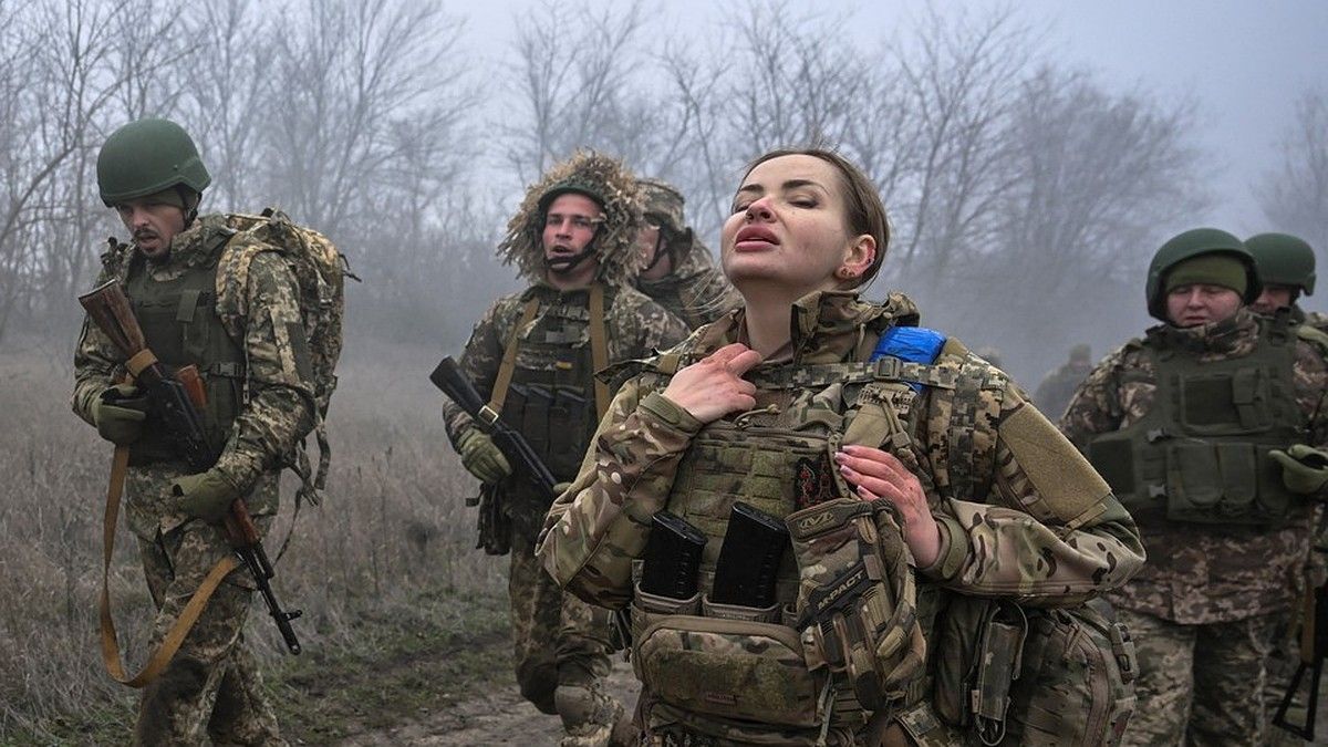Как ВСУ пытаются удержать города в ДНР? В армии заметили женщин-бухгалтеров и экономистов