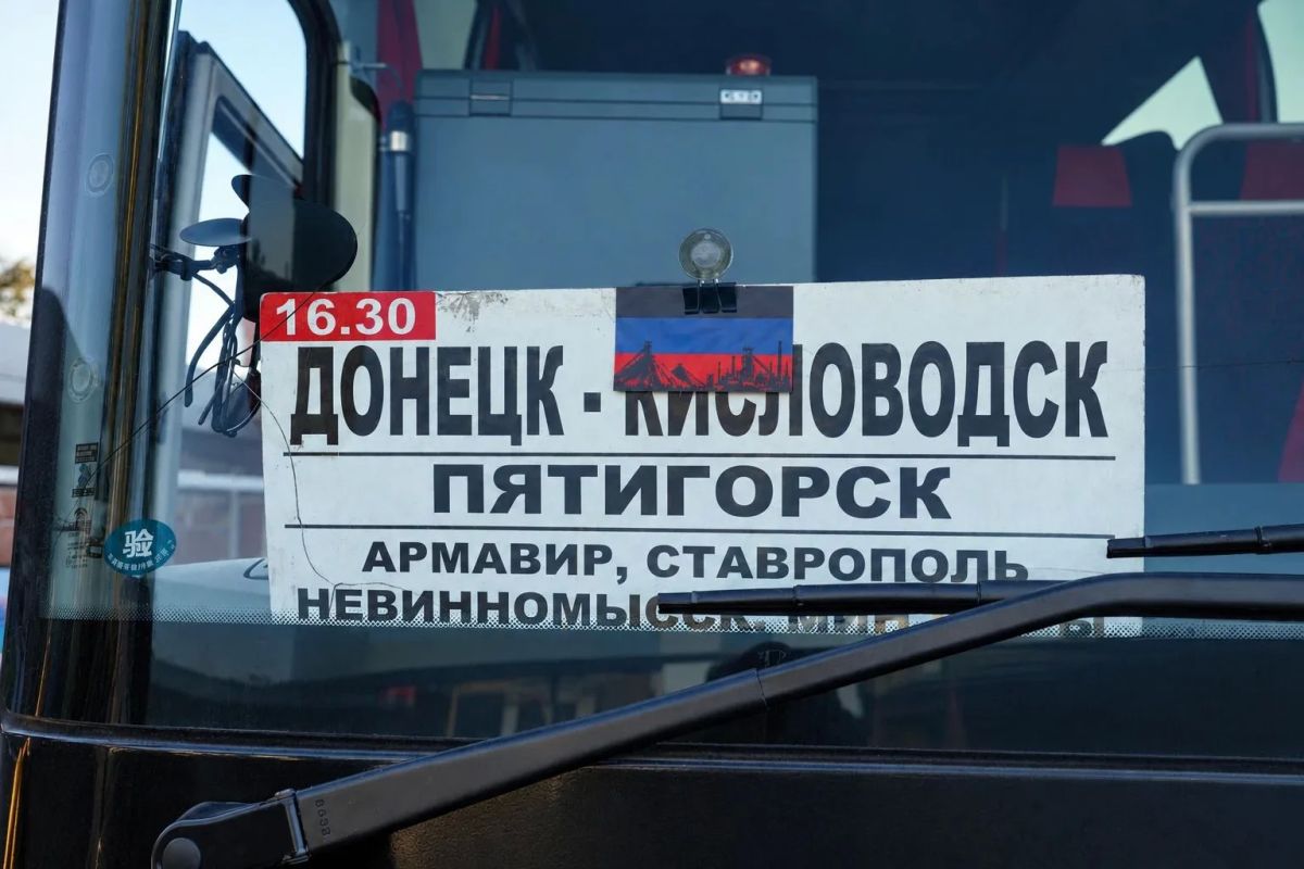 Молодежь украсила междугородние автобусы в честь праздника