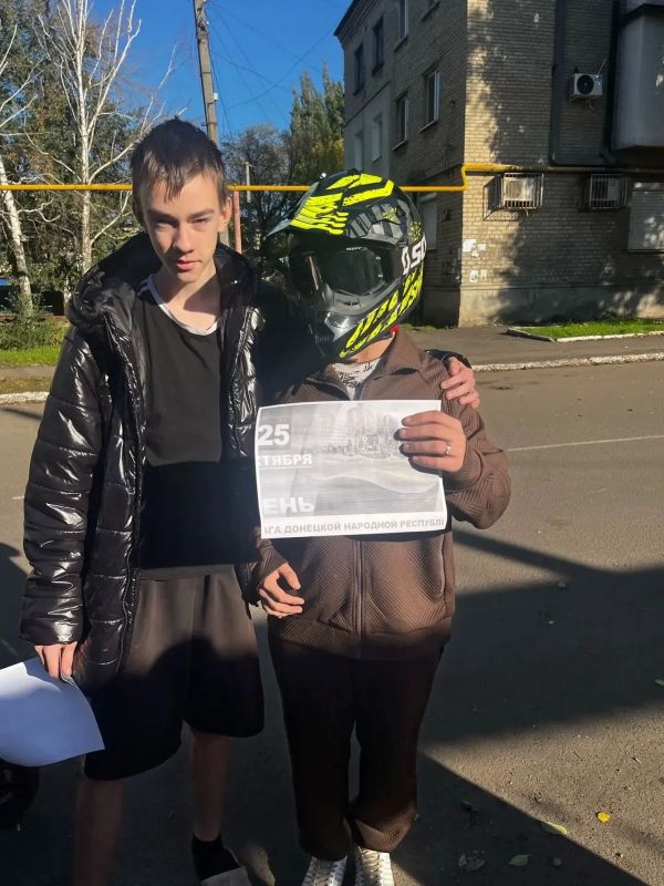 Денис Зубов: Активная молодежь Иловайска поздравила жителей с Днем флага ДНР