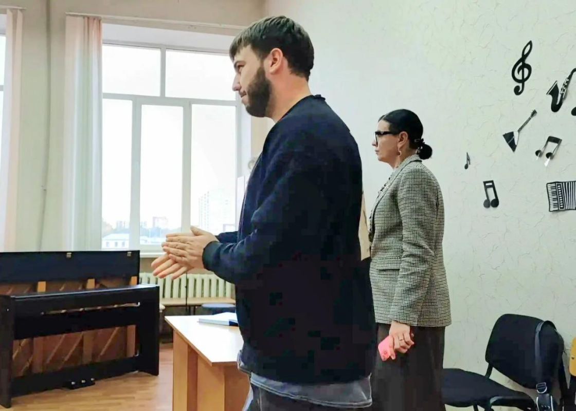 Иван Адамец: Студенты Донецкого колледжа культуры и искусств при содействии Управы Куйбышевского района встретились с Владиславом Михеевым — председателем АНО «Центр развития молодежных творческих инициатив "Кряж"»