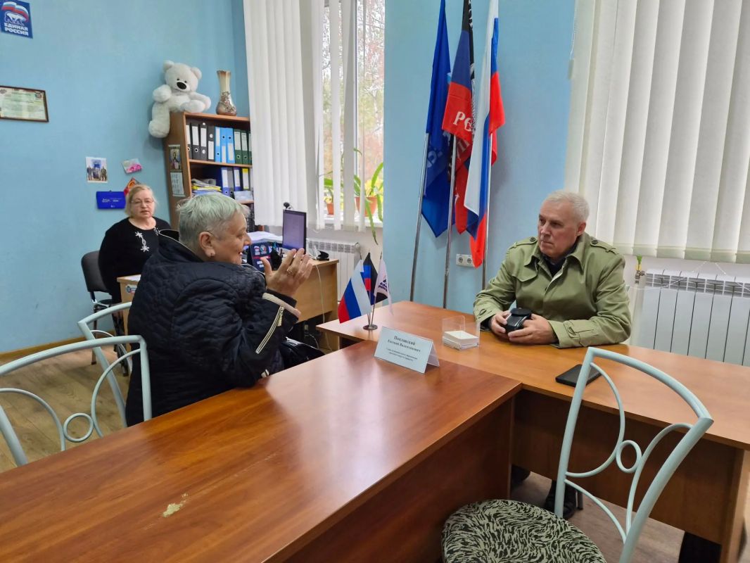 Евгений Поплавский: Прием граждан в общественной приемной «Единой России»