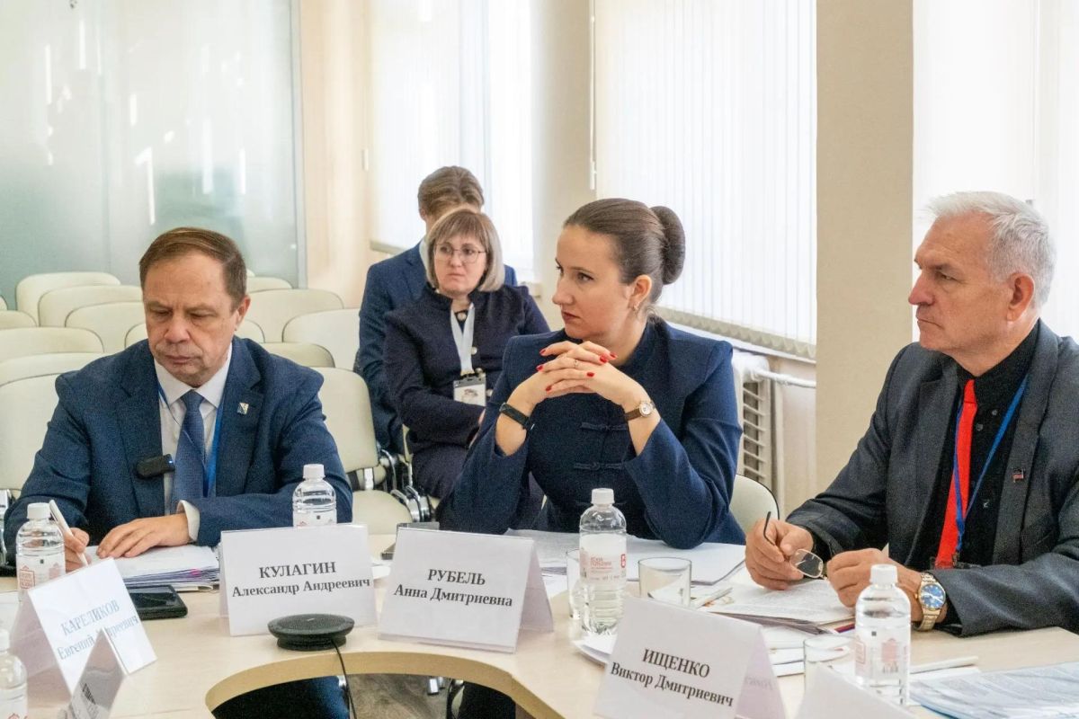ЮРПА: Виктор Ищенко обсудил изменения в федеральное законодательство в сфере соцполитики и здравоохранения