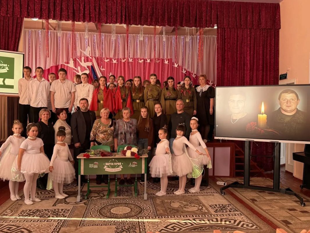В Снежном открыли «Парту Героя»