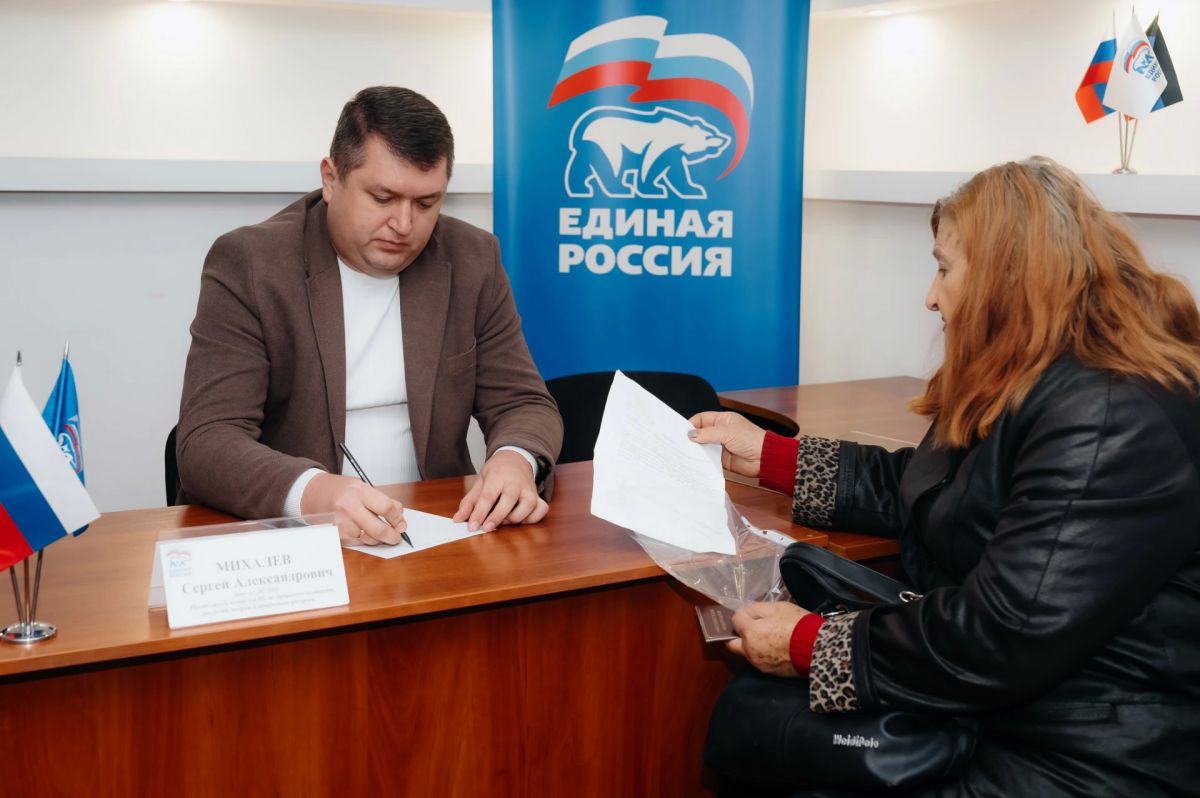 Льготы, жильё, компенсации: жители ДНР получили разъяснения на приёме у депутатов и специалистов