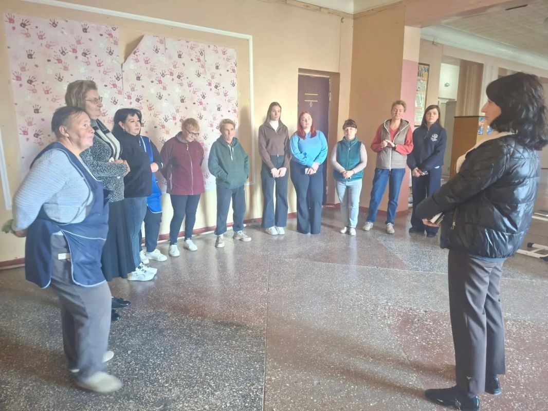 По поручению Главы ДНР Дениса Пушилина, 26 октября, заместитель руководителя Управы Кировского внутригородского района Администрации городского округа Макеевка Донецкой Народной Республики Ирина Воронина провел встречу с...