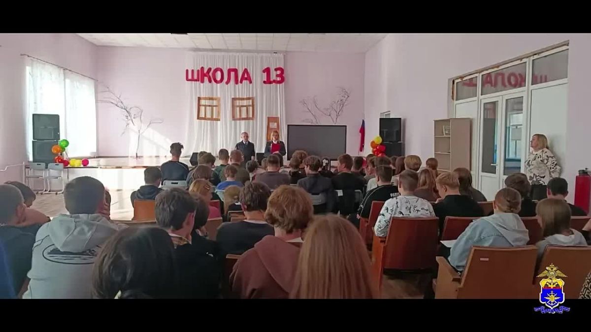 Транспортные полицейские Донецка провели акцию «Безопасный путь» для школьников