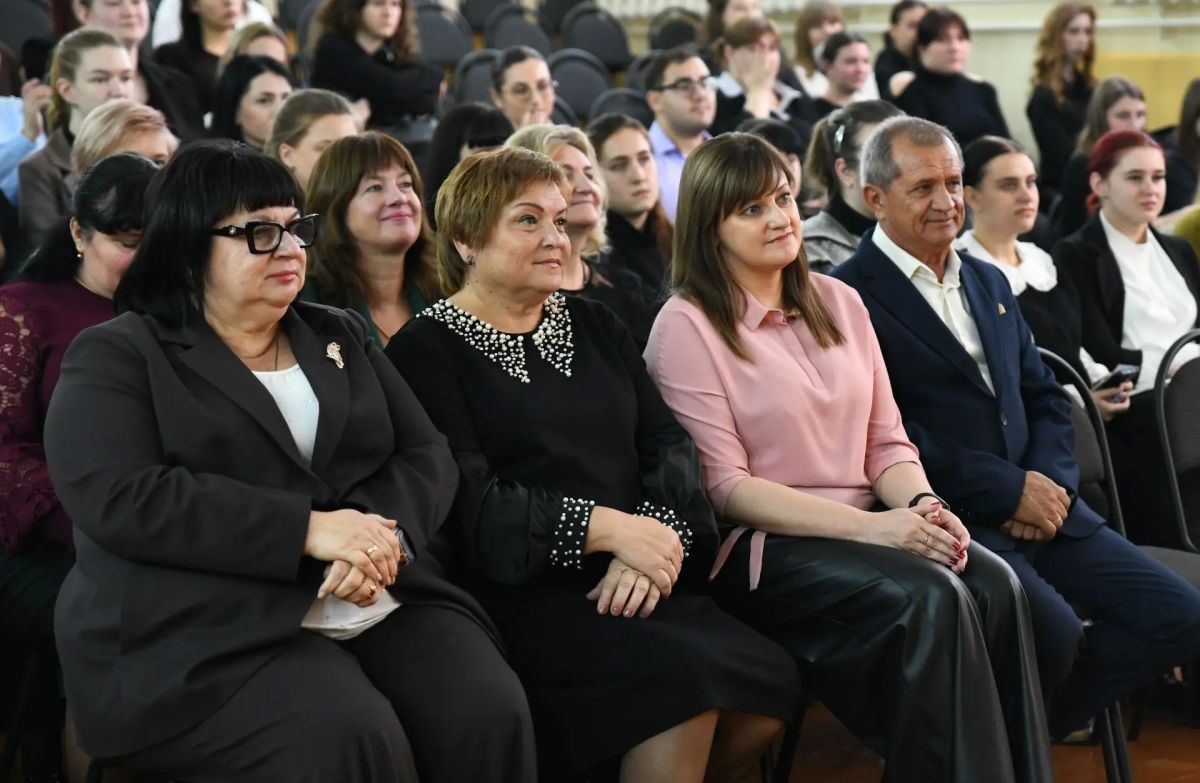 Сегодня в Макеевке прошла октябрьская встреча Советов молодых педагогов «Давайте познакомимся»