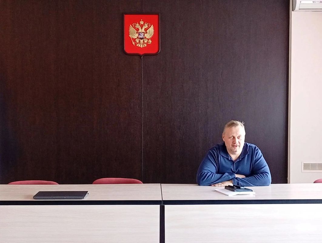 В администрации Ясиноватой прошла встреча заместителя главы администрации округа Сергея Присяжного с активной молодежью округа