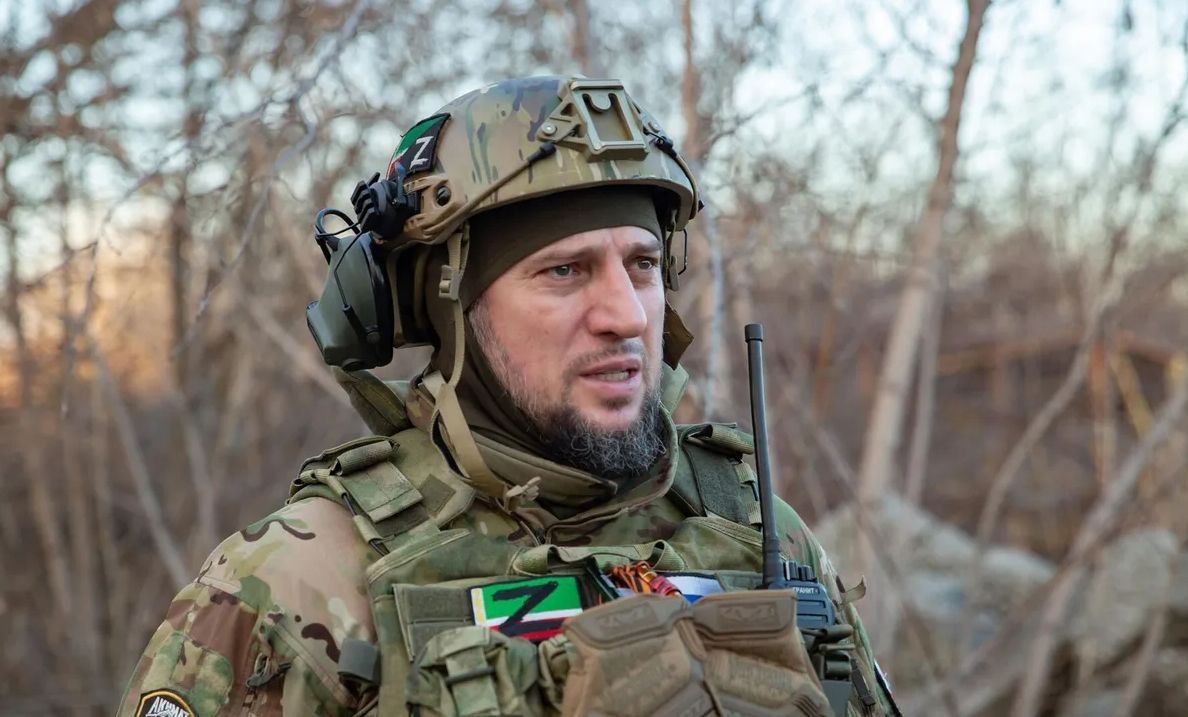 Спецназ «АХМАТ» МО РФ. . «БУДУЩЕЕ НАШЕЙ СТРАНЫ ЗАВИСИТ ОТ НАС» (пульс фронта) Апти АЛАУДИНОВ, генерал-лейтенант, Герой России, Герой Чеченской Республики, Герой ЛНР, Герой ДНР, командир спецназа «АХМАТ» МО РФ: ИЗ...