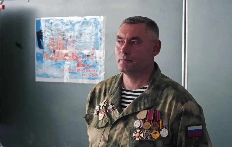 Флаг, город, судьба: Участник освобождения Мариуполя рассказал школьникам о своем боевом пути