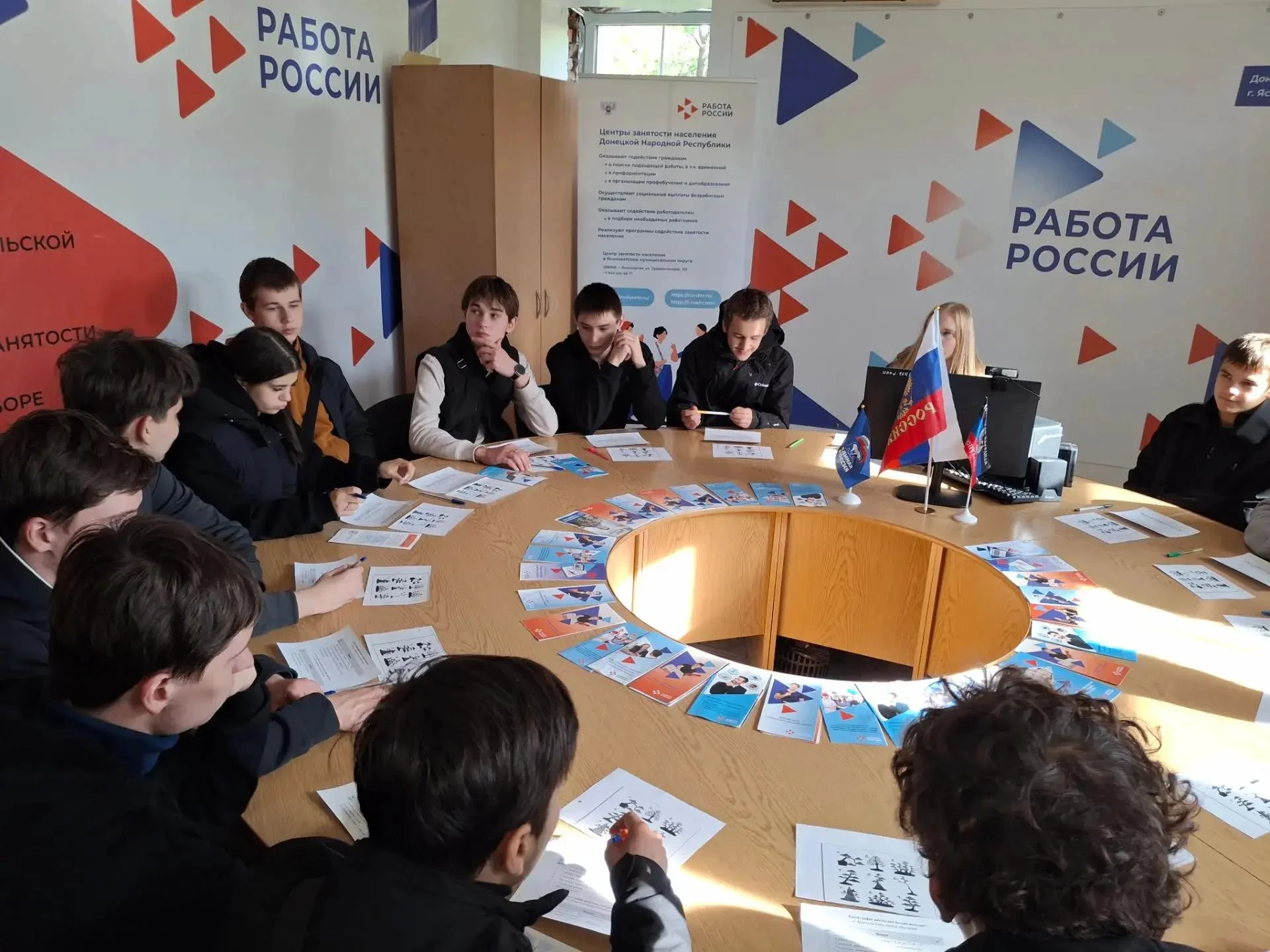Как сделать старт в профессию успешным? Каким должно быть резюме, чтобы ваша кандидатура заинтересовала работодателя? Чем может помочь соискателю служба занятости? Ответы на эти и многие другие полезные вопросы получили...