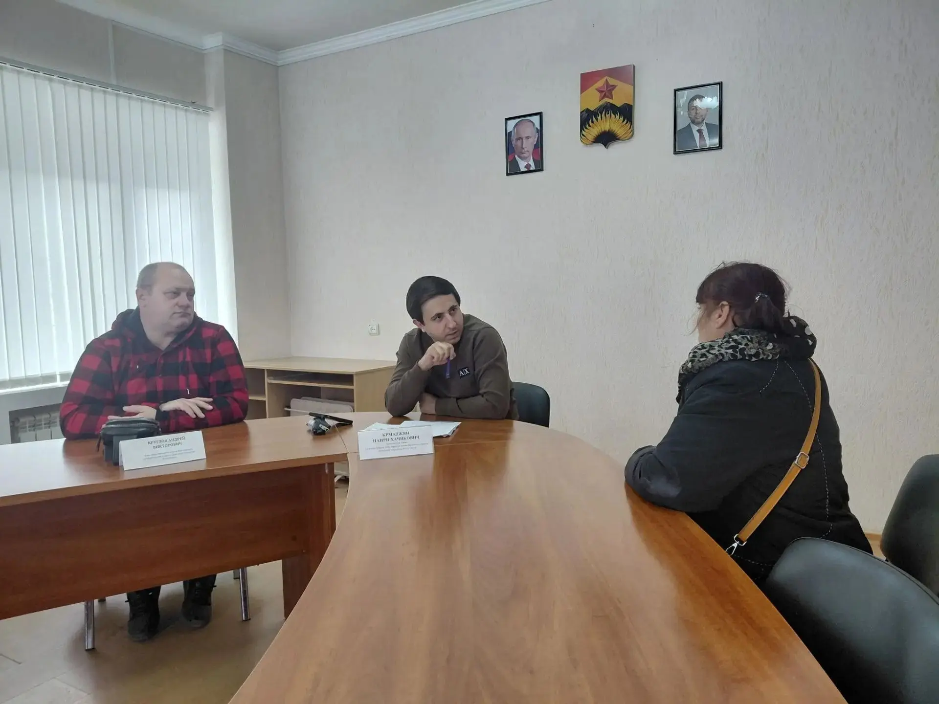 Заместитель главы Шахтерского муниципального округа провел личный прием граждан в Ждановке