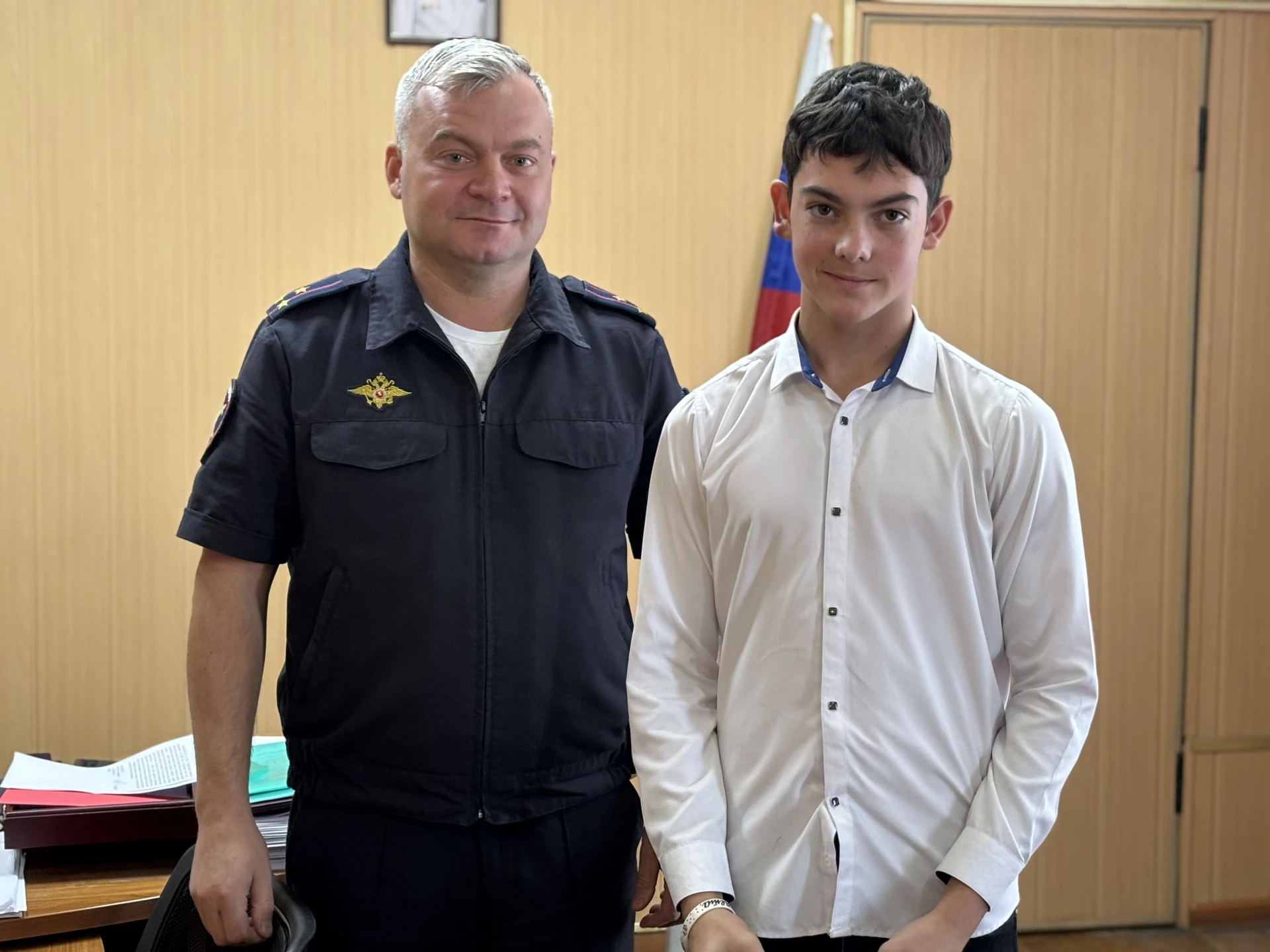 Сотрудники полиции вручили паспорта юным жителям Старобешевского м.о