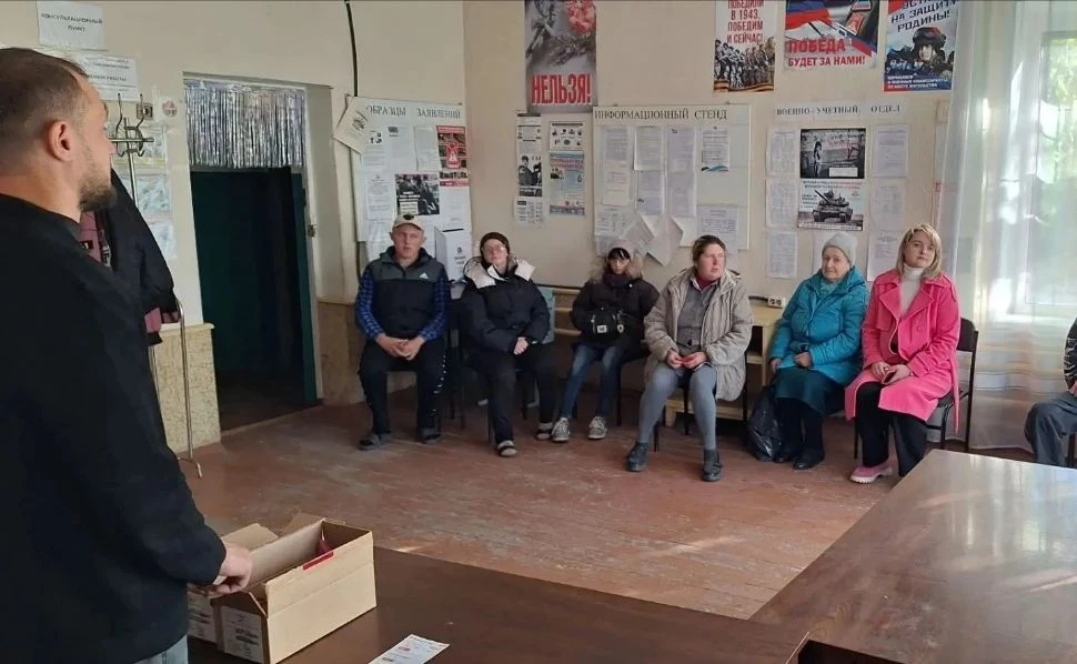В с. Елизавето-Николаевка состоялась встреча начальника Амвросиевского территориального отделаиСеогея Прищенко