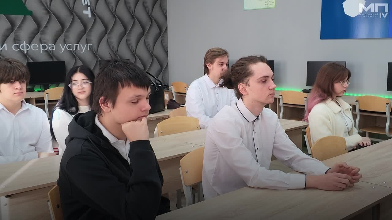 Есть вопросы? Обсудим! . Комитет воссоединения Донбасса провел встречу со студентами Горловского колледжа технологий и сервиса. Ребята смогли задать интересующие их вопросы, поделиться своими мыслями и узнать о новых...