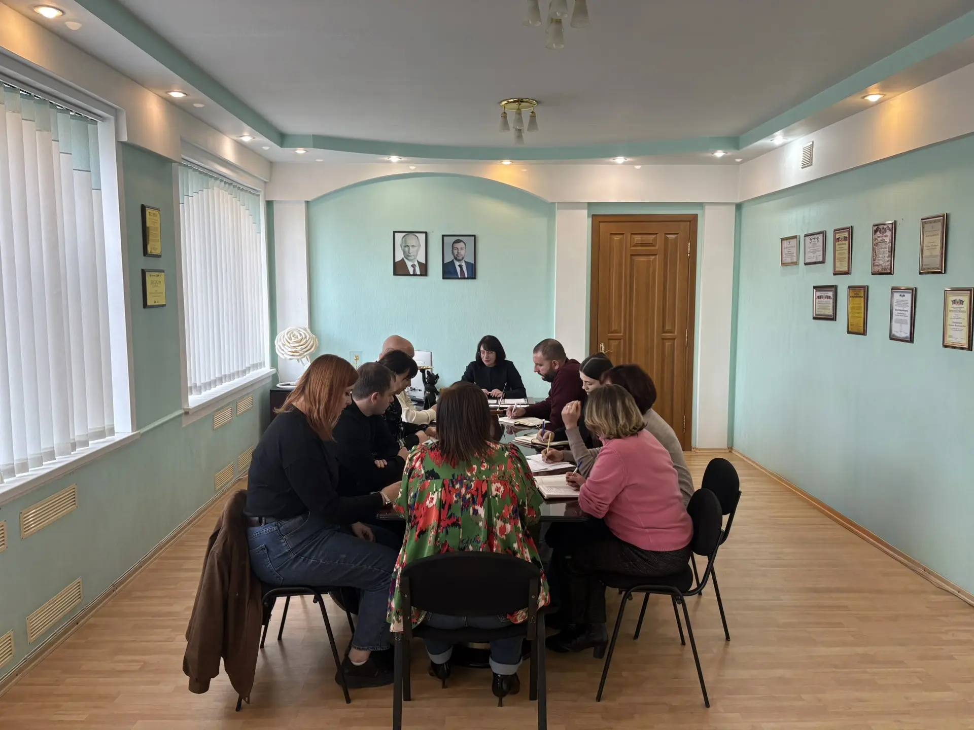 Сегодня, 30 октября, в Управе Ленинского внутригородского района Администрации городского округа Донецк состоялось малое аппаратное совещание, во время которого обсудили вопросы, касающиеся жизнеобеспечения района