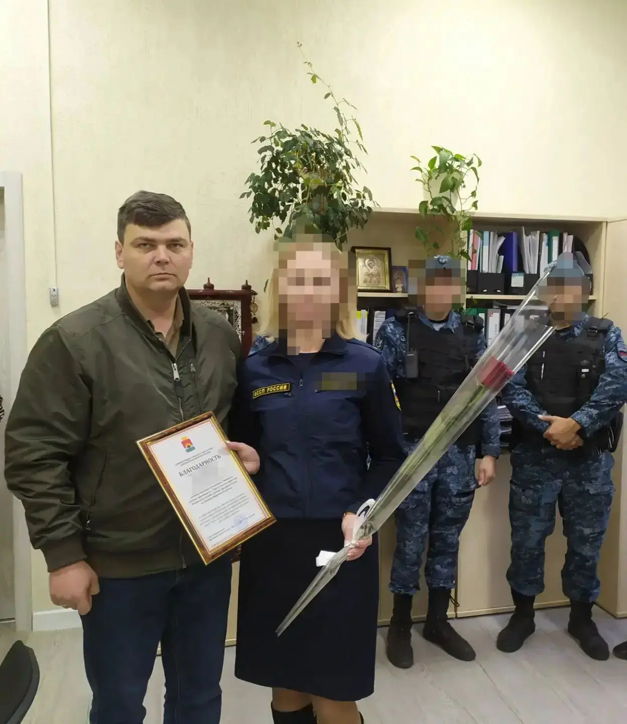 Сегодня, 30 октября, в преддверии Дня судебного пристава, Глава муниципального образования городской округ Торез Артем Чесноков поздравил сотрудников данной сферы!